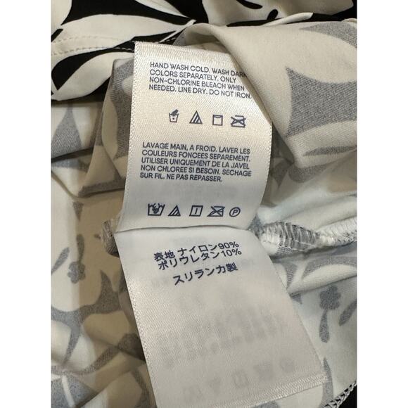 Lands' End Women's SunShade UPF 50 Long SleeveRelaxed Rash Guard Print 3XL - Picture 6 of 9